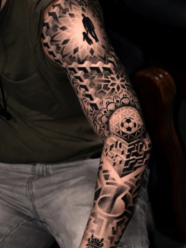 black and grey geometric tatouage sur full sleeve #78875 | Artiste tatoueur MAX.VERAGO
