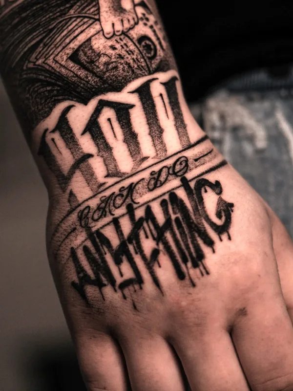 black blackwork tatouage sur back of hand #78882 | Artiste tatoueur MAX.VERAGO