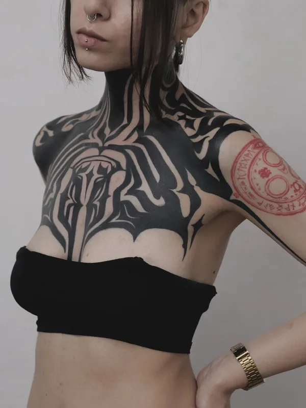 female black blackout татуировка на chest #79151 | Тату мастер Oscar Conejeros Pinto