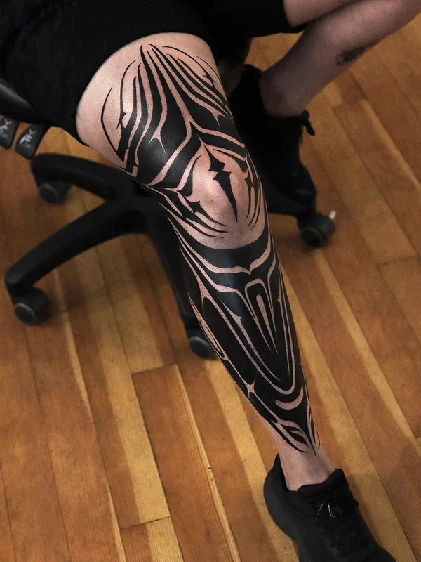 black blackwork татуировка на full leg #79156 | Тату мастер Oscar Conejeros Pinto