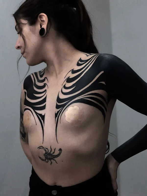 female black blackwork татуировка на chest #79157 | Тату мастер Oscar Conejeros Pinto