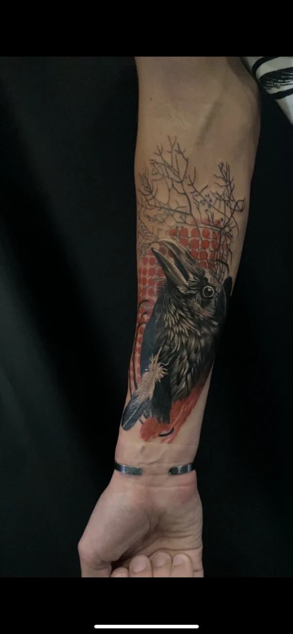 Иллюстративная Raven, Branches tattoo на Предплечье
