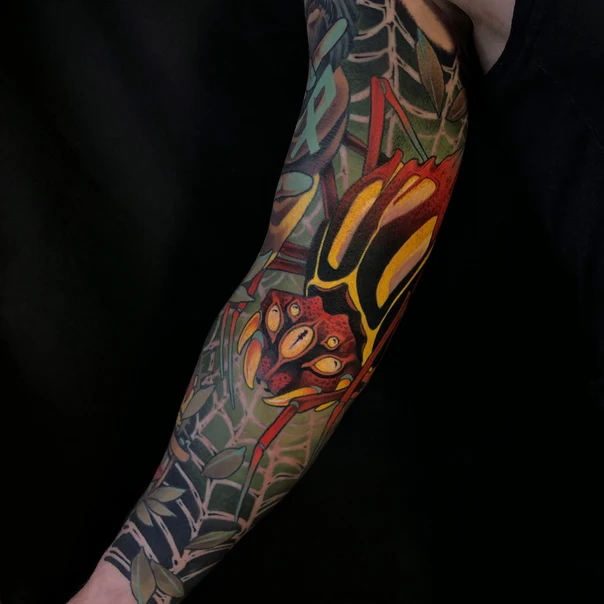 Иллюстративная Spider, Leaves tattoo на Полный рукав