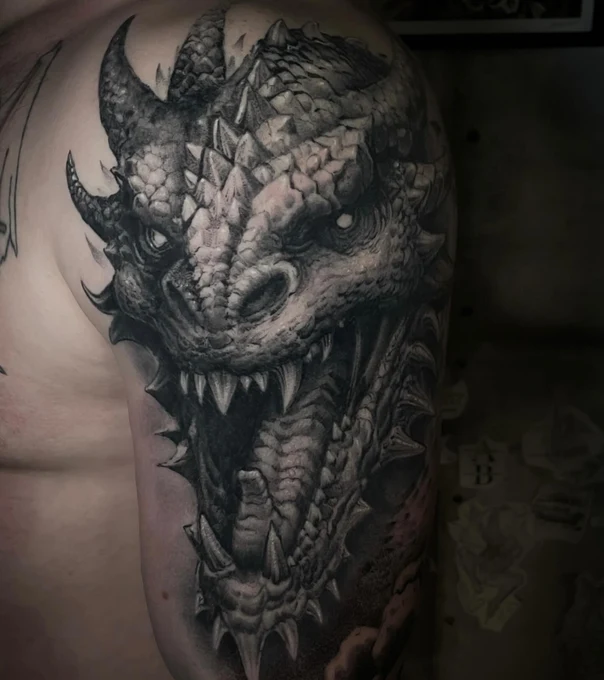 Реализм Dragon tattoo на Дельта
