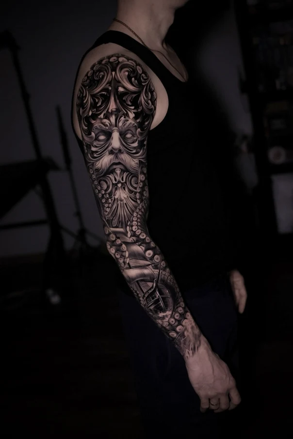 Чёрно-серая Face, Ship tattoo на Полный рукав