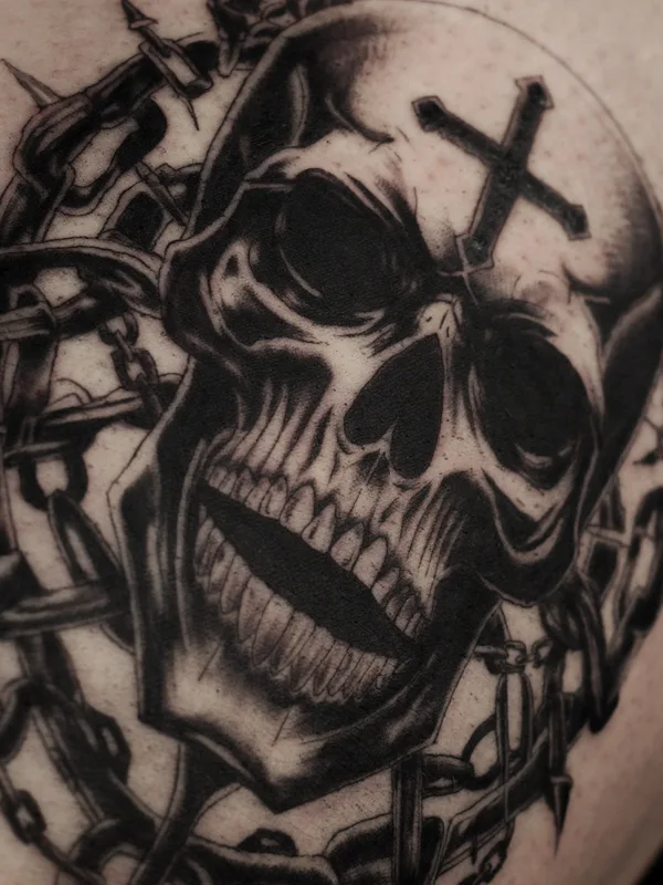 female black horror Tatuaggio su thigh #79716 | Tatuatore Alexander Rebel
