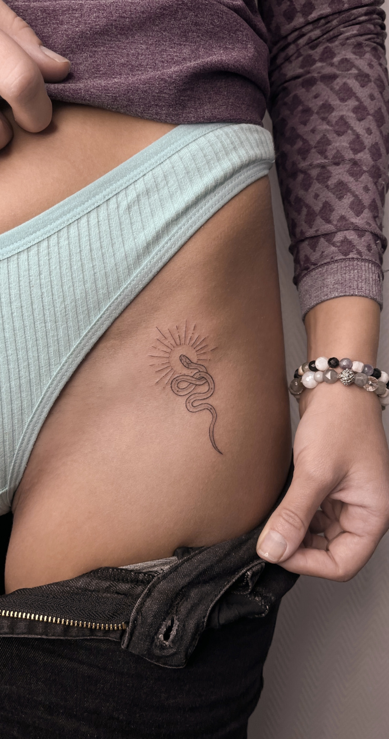 Fineline Snake, Sun tattoo on Hip