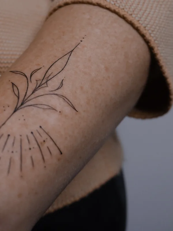 female black ornamental Tatuaggio su forearm #79935 | Tatuatore DARI INK