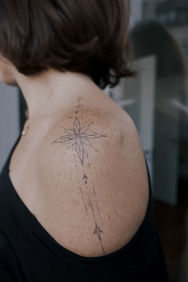 Лайнворк Floral, Arrow tattoo на Дельта