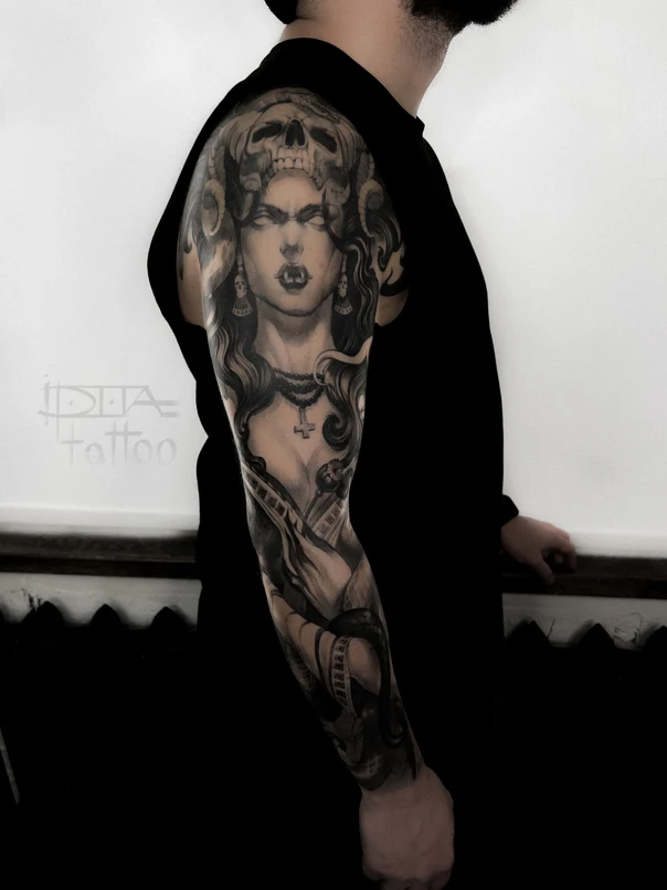 Чёрно-серая Skull, Portrait tattoo на Полный рукав