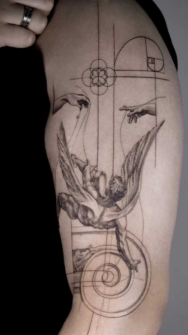 Файнлайн Angel, Hands tattoo на Плечо