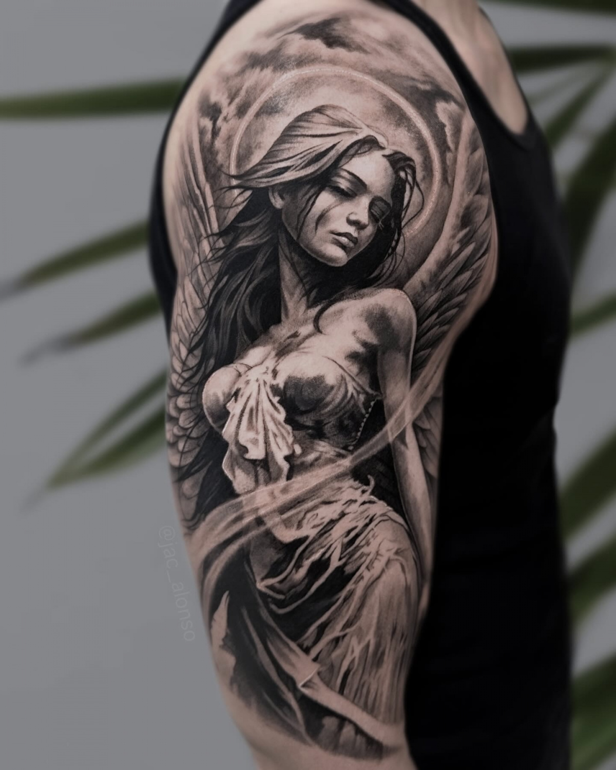 Tattoo artist Jesus Alonso