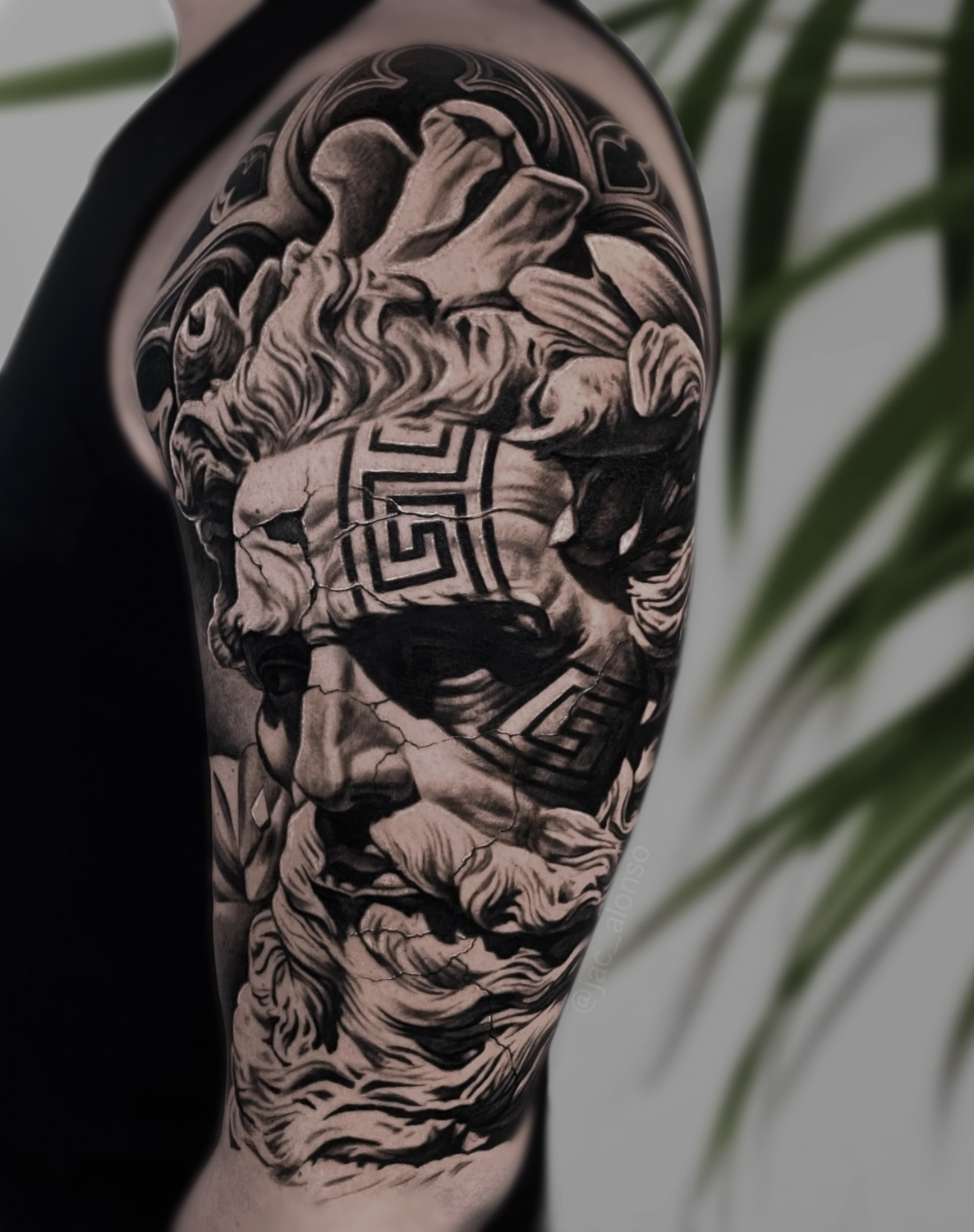 Tattoo artist Jesus Alonso