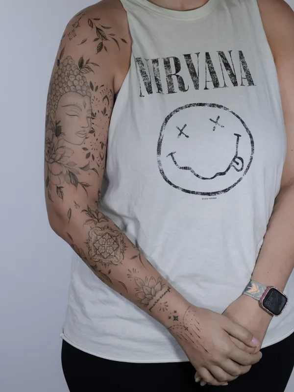 female black and grey fineline 纹身 在 full sleeve #80904 | 纹身师 India