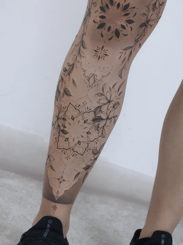 black and grey ornamental 纹身 在 calf #80909 | 纹身师 India
