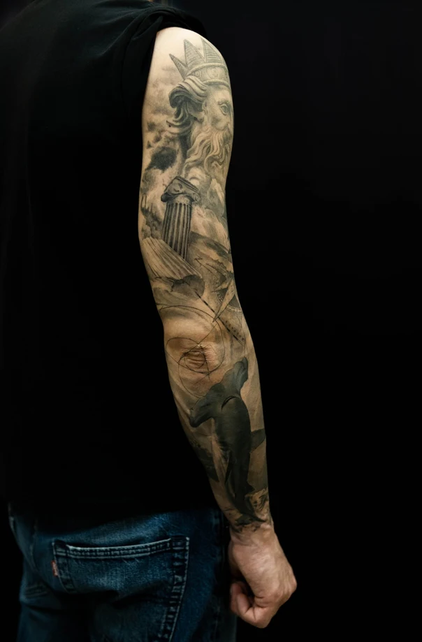 Реализм Statue, Shark tattoo на Полный рукав
