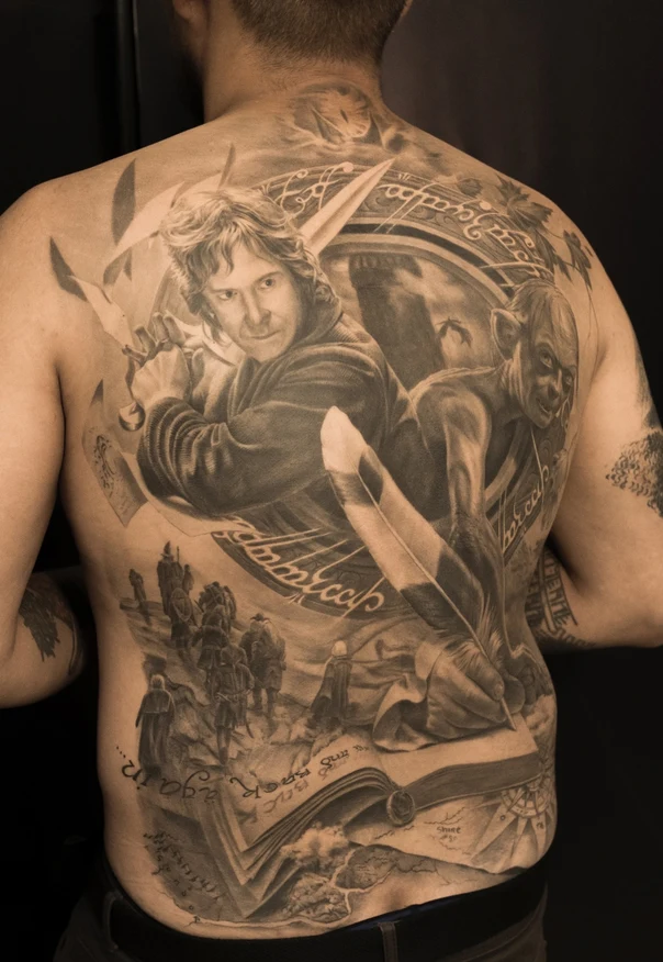 Реализм Fantasy, Lettering tattoo на Спина (полная)