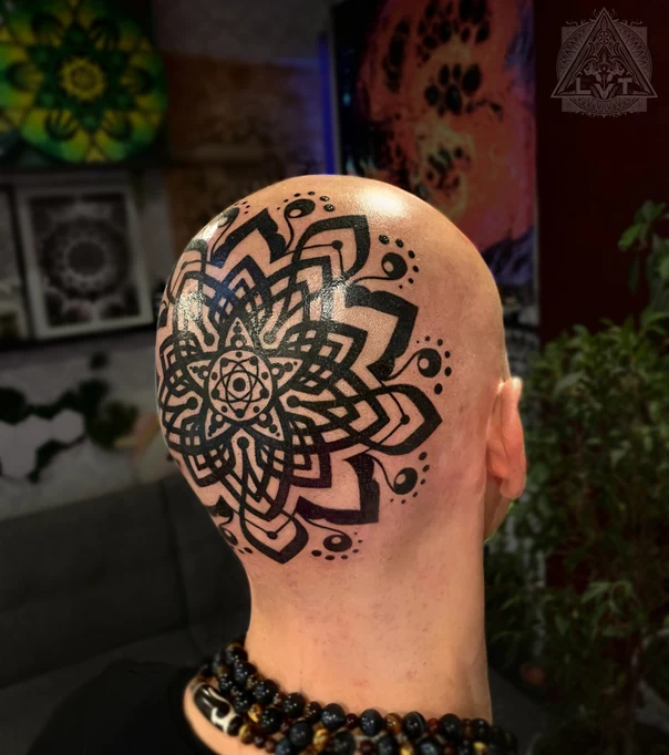 Блэкворк Mandala, Geometric tattoo на Back of neck