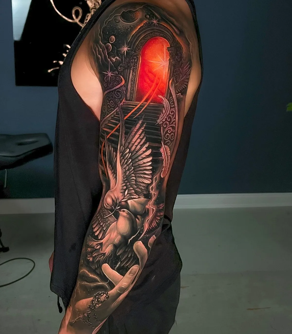 Tatuaggio di pigeon e scale realistico da Edi Contreras