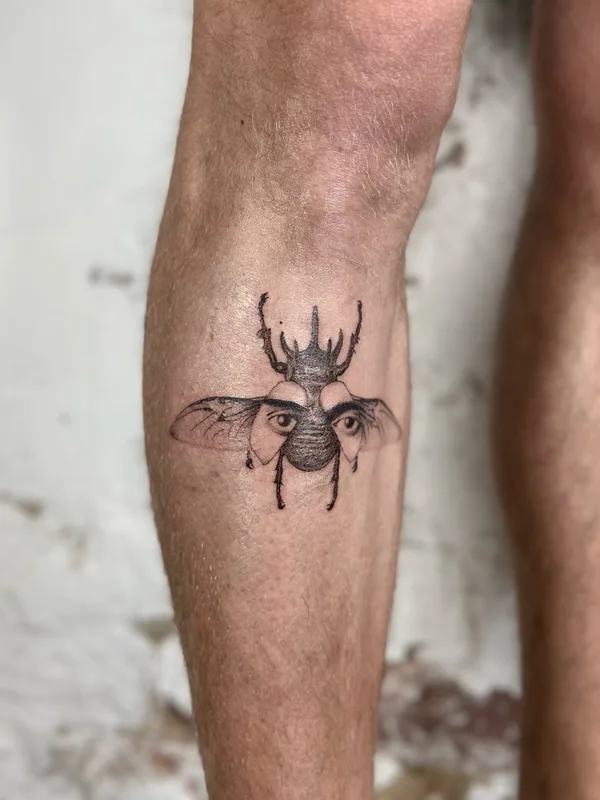 black and grey blackwork 纹身 在 calf #81300 | 纹身师 ZONA CUMFORTA