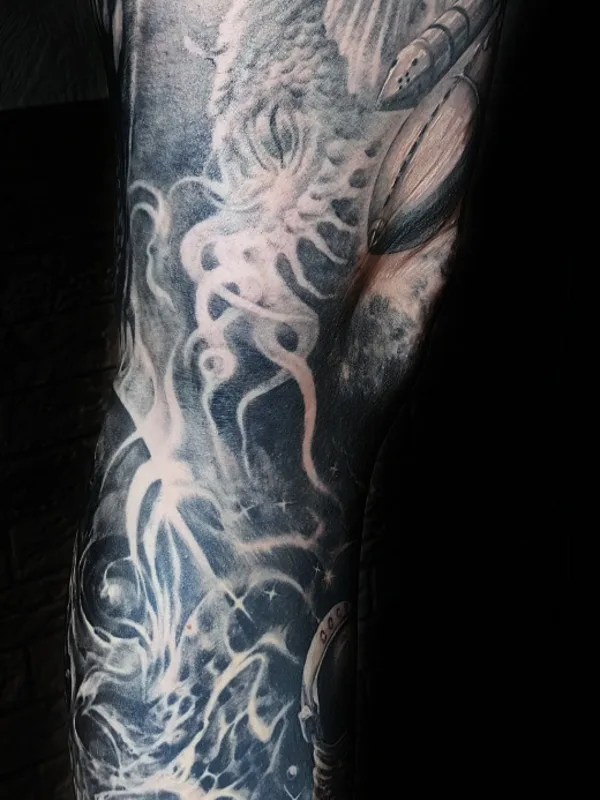 black and grey blackwork 纹身 在 full leg #81347 | 纹身师 Нелли Злочевская