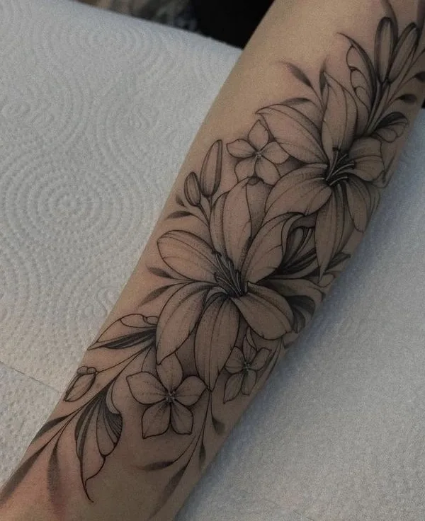 black and grey botanic tattoo auf forearm #81685 | Tätowierer Rever