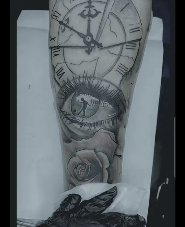 black and grey realism tattoo auf forearm #81691 | Tätowierer Rever
