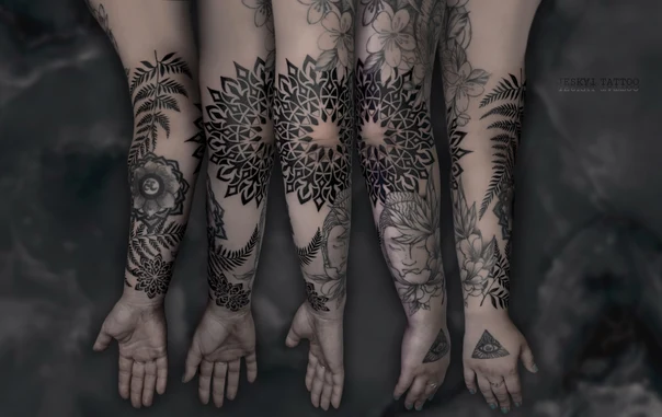 Блэкворк Mandala, Floral tattoo на Полный рукав