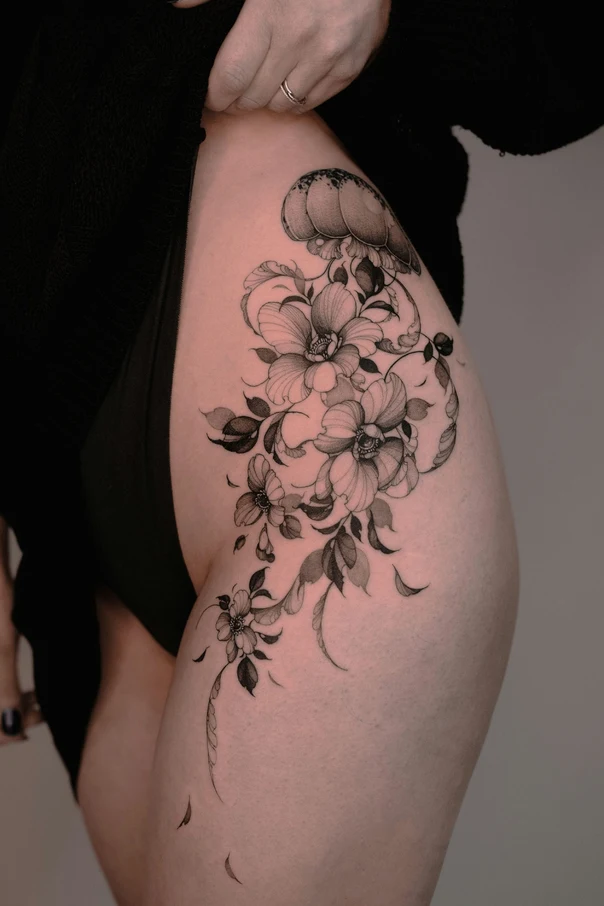Fineline Flowers, Jellyfish tattoo on Thigh