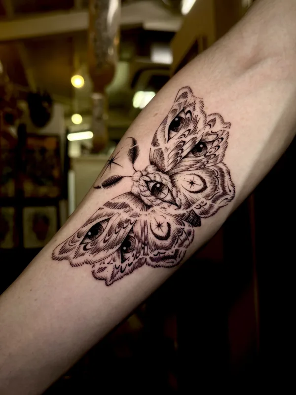 male black graphic Tatuaggio su forearm #81991 | Tatuatore Yoshi