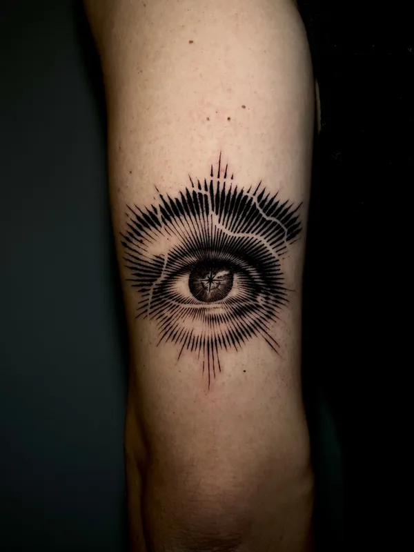 black blackwork Tatuaggio su tricep #81999 | Tatuatore Yoshi