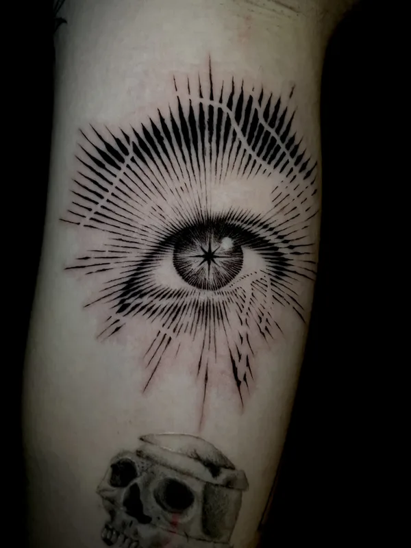 black and grey blackwork Tatuaggio su upper arm #82003 | Tatuatore Yoshi