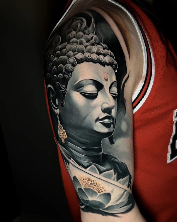 Реализм Buddha, Lotus tattoo на Плечо
