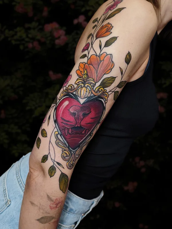 female color authorsstyle tatuaje en shoulder #82387 | Tatuador Ксеня Бугимен