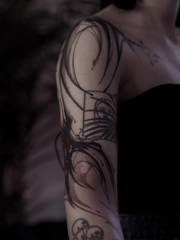 female blackandgrey abstract татуировка на shoulder #82537 | Тату мастер Лида