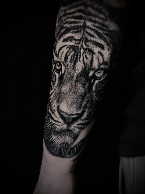 black and grey realism Tatuaggio su forearm #83113 | Tatuatore Mertim GOKALP