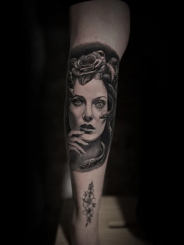 female black and grey realism Tatuaggio su calf #83115 | Tatuatore Mertim GOKALP