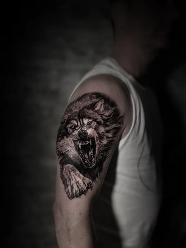 black and grey realism Tatuaggio su bicep #83118 | Tatuatore Mertim GOKALP