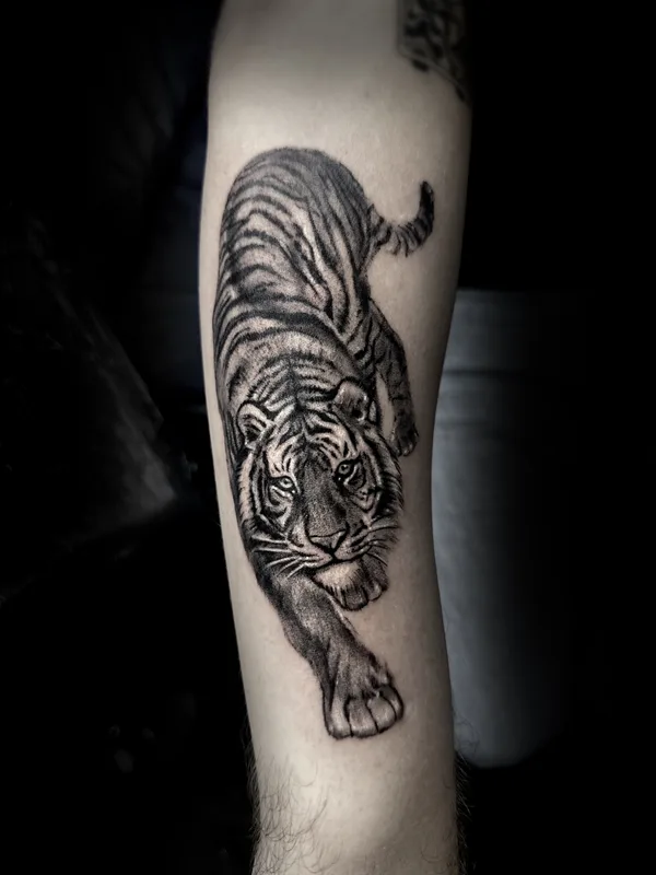 black and grey realism Tatuaggio su forearm #83120 | Tatuatore Mertim GOKALP