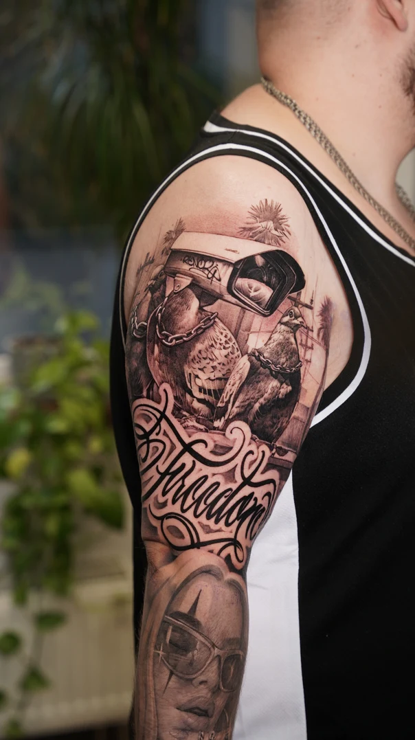 Реализм Birds, Camera tattoo на Полный рукав