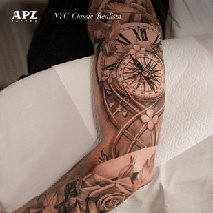 мужская Черно-серая Реализм татуировка на рукаве #86018 | Тату мастер Apz Tattoo