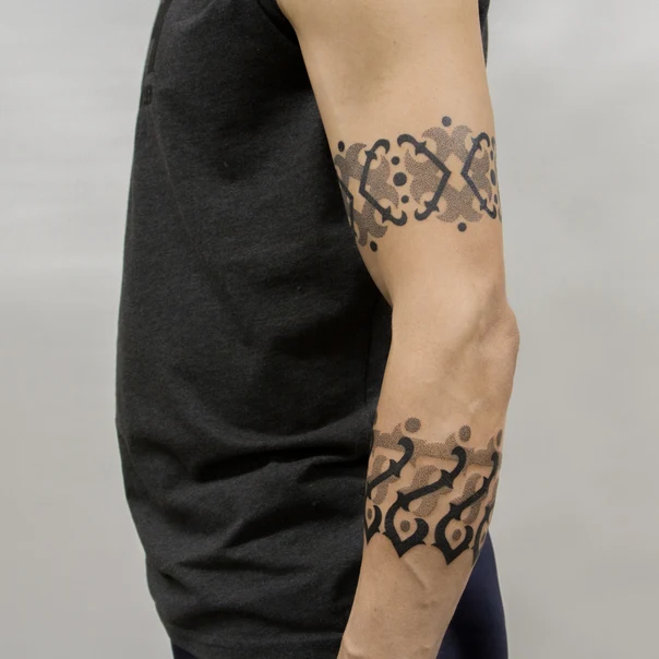 Дотворк Geometric, Abstract tattoo на Предплечье