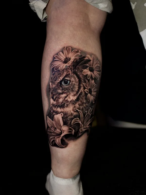 female blackandgrey 纹身 在 leg #88380 | 纹身师 Brian Pardy
