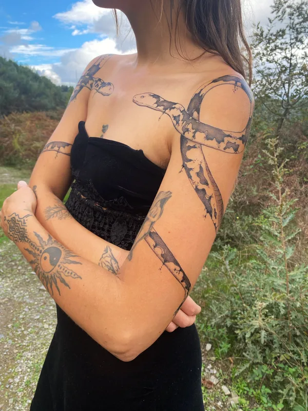 female blackandgrey freehand tattoo auf sleeve #85745 | Tätowierer May