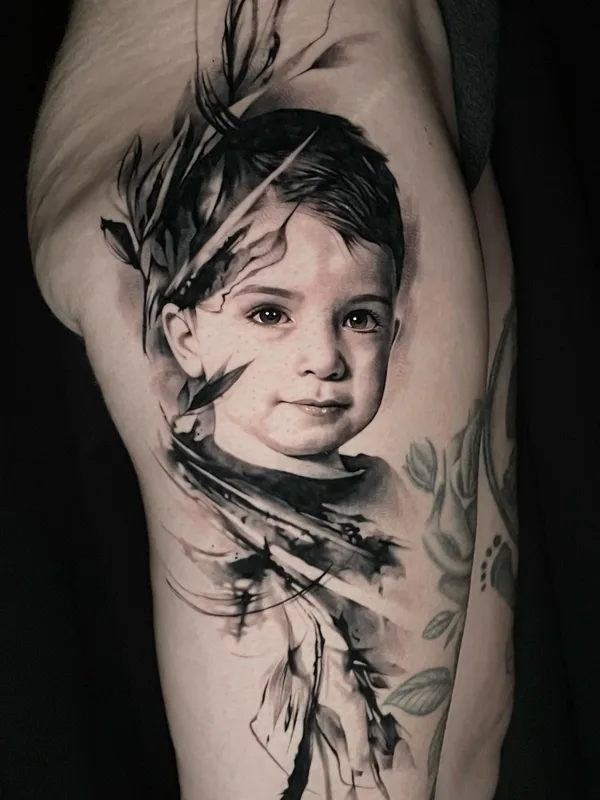 female blackandgrey realism Tatuagem em thigh #86079 | Tatuador Michelle Vestergård Andersen