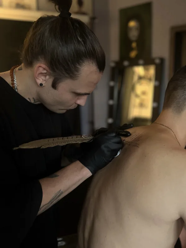 male black sketch 纹身 在 shoulder blade #87037 | 纹身师 Mr.Evil Руслан Бажанов