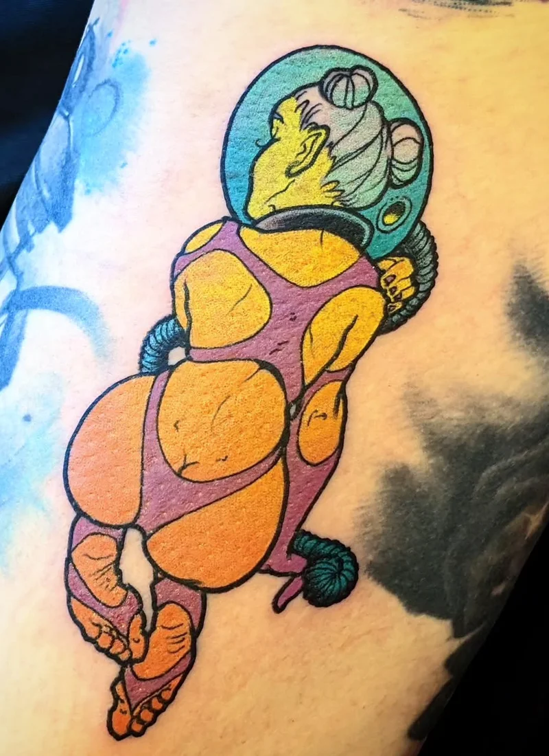 悉尼Onni O'Leary的 tattoos中的情色对比