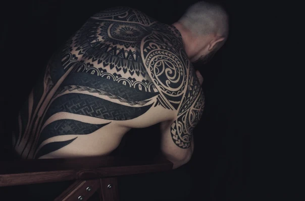 Трайбл / Племенная Geometric, Spiral tattoo на Спина (полная)