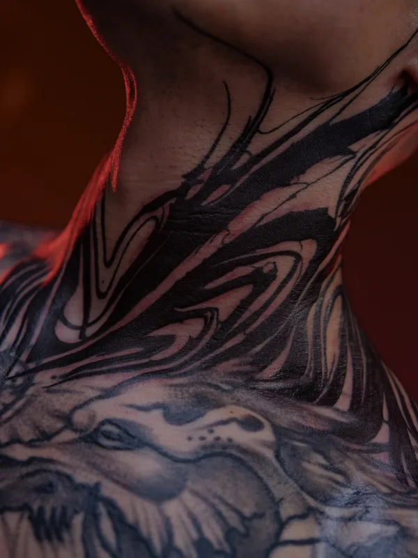male black abstract tattoo auf neck #84295 | Tätowierer Vik Prokhorov