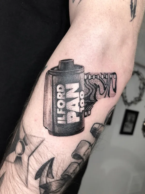 black and grey black and grey tattoo auf forearm #86145 | Tätowierer Анна Омут